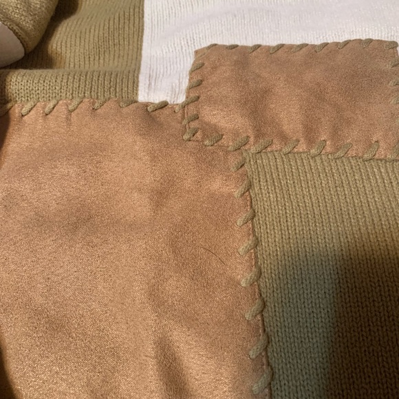 Neutral patchwork sweater! - Picture 4 of 4